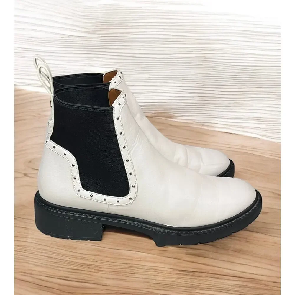 Coach these women’s